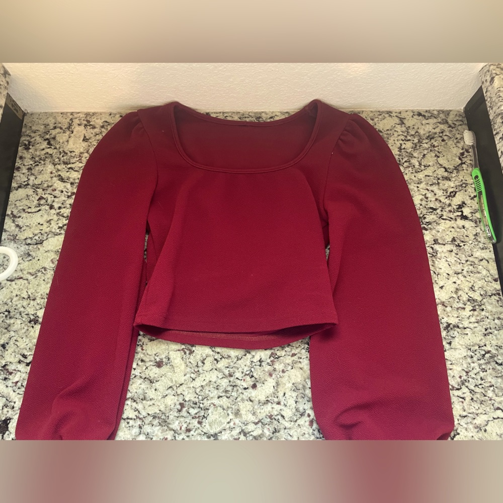 XS square neck long sleeve. Color,Burgundy